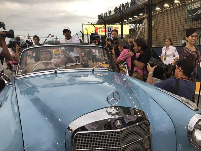 mercedes-track-parade