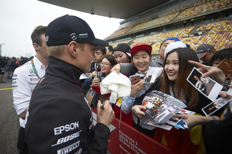 bottas-and-fans-china