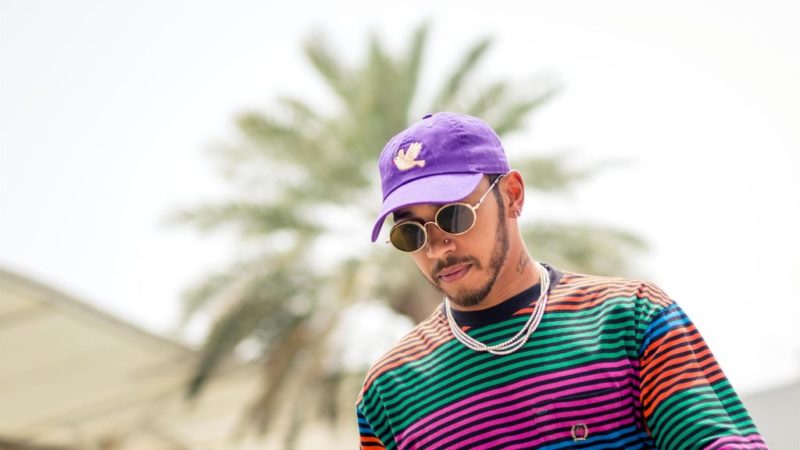 2018-bahrain-grand-prix-lewis-hamilton-tommy-hillfiger-stripe-top