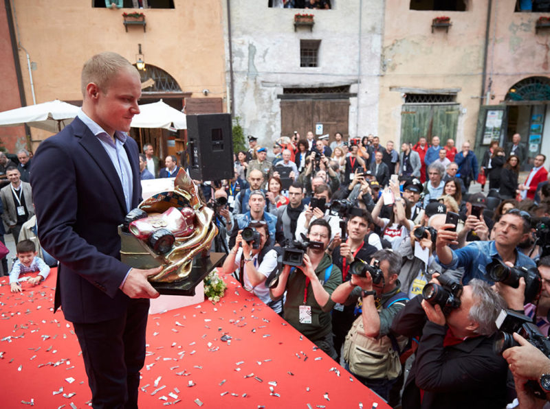 bottas-trophy