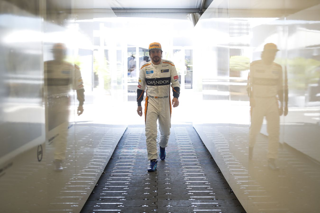 fernando-alonso-mclaren-paddock
