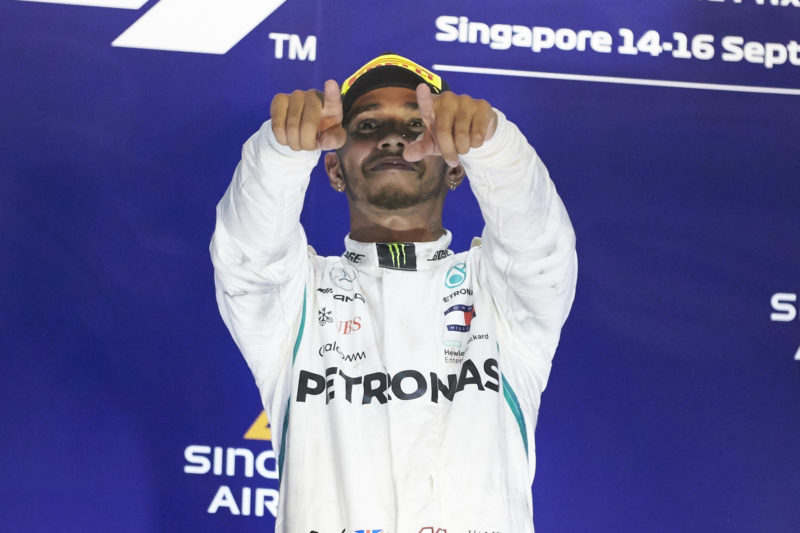 lewis-hamilton-podium-singapore-grand-prix