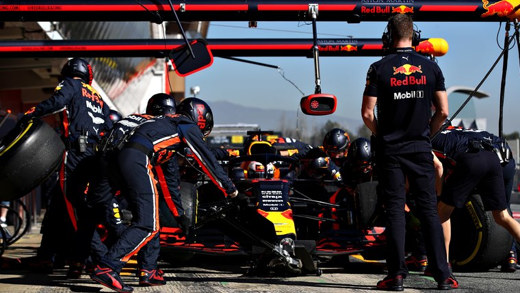 red-bull-racing-pits