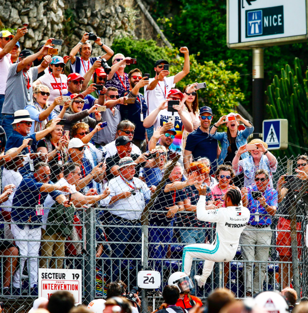 lewis-hamilton-climbing-monaco